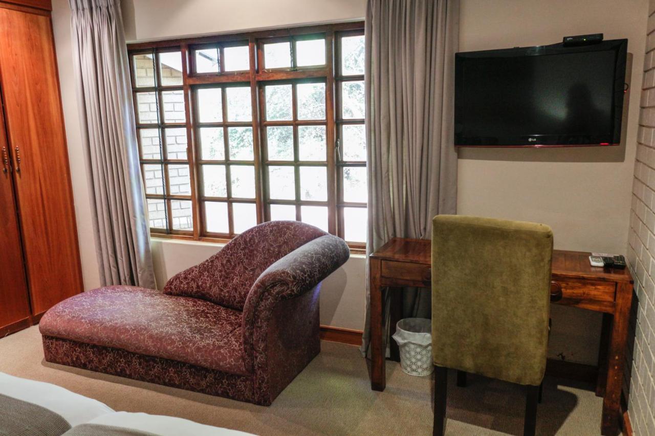 25 On Catherine Pretoria Bagian luar foto