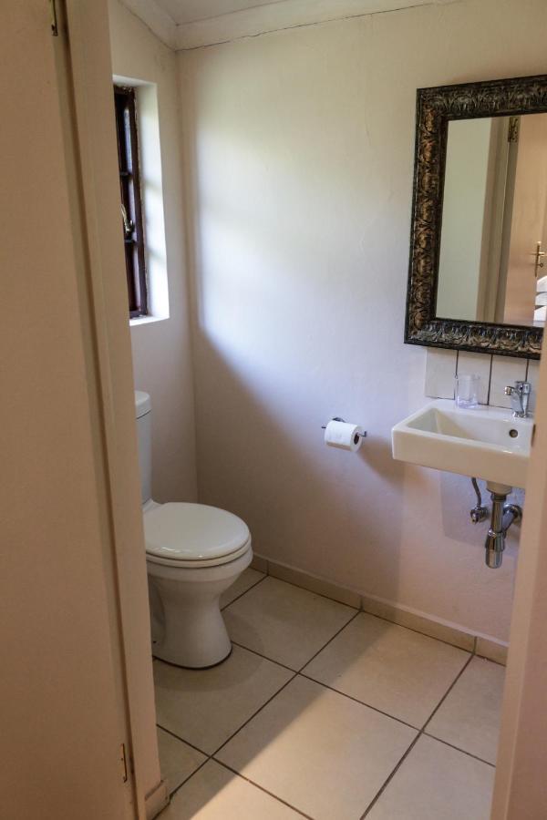 25 On Catherine Pretoria Bagian luar foto