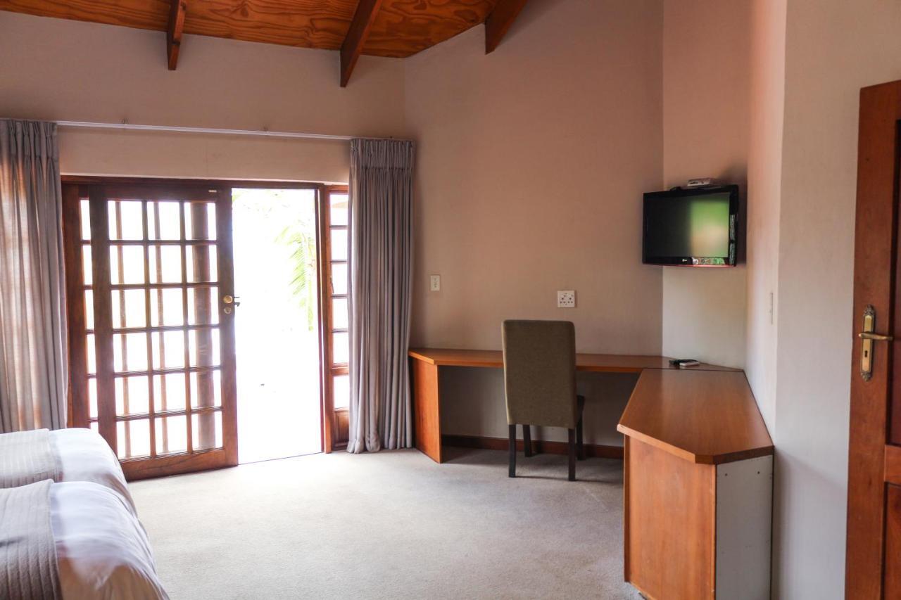 25 On Catherine Pretoria Bagian luar foto
