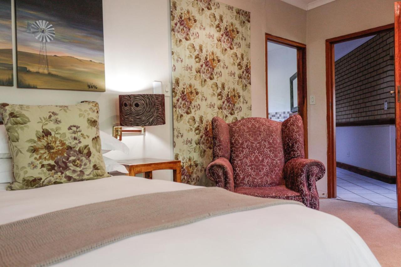 25 On Catherine Pretoria Bagian luar foto