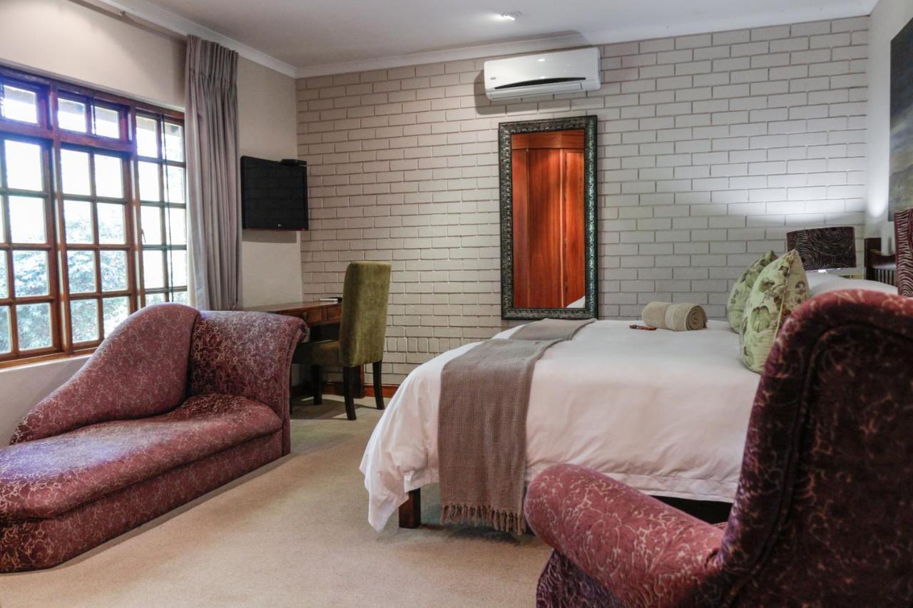 25 On Catherine Pretoria Bagian luar foto