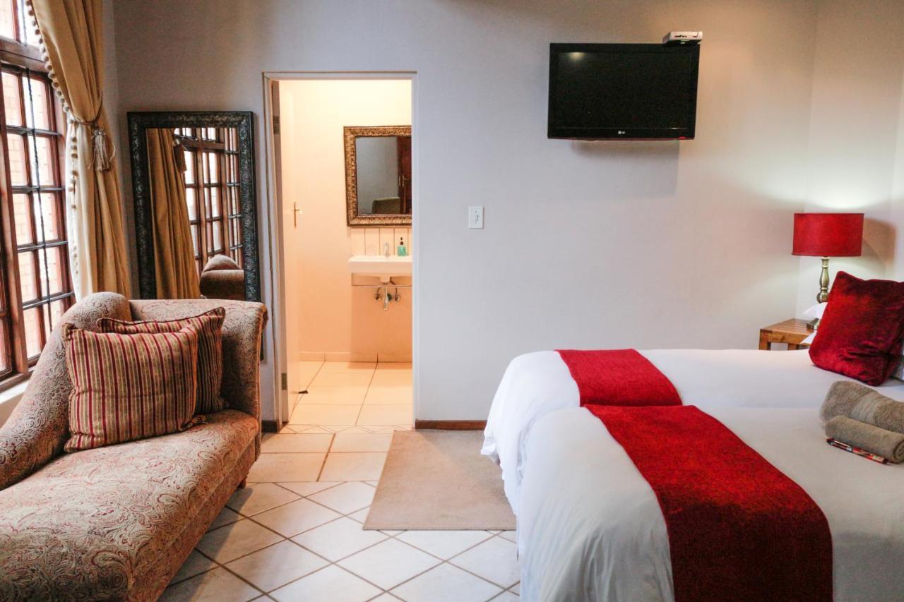 25 On Catherine Pretoria Bagian luar foto