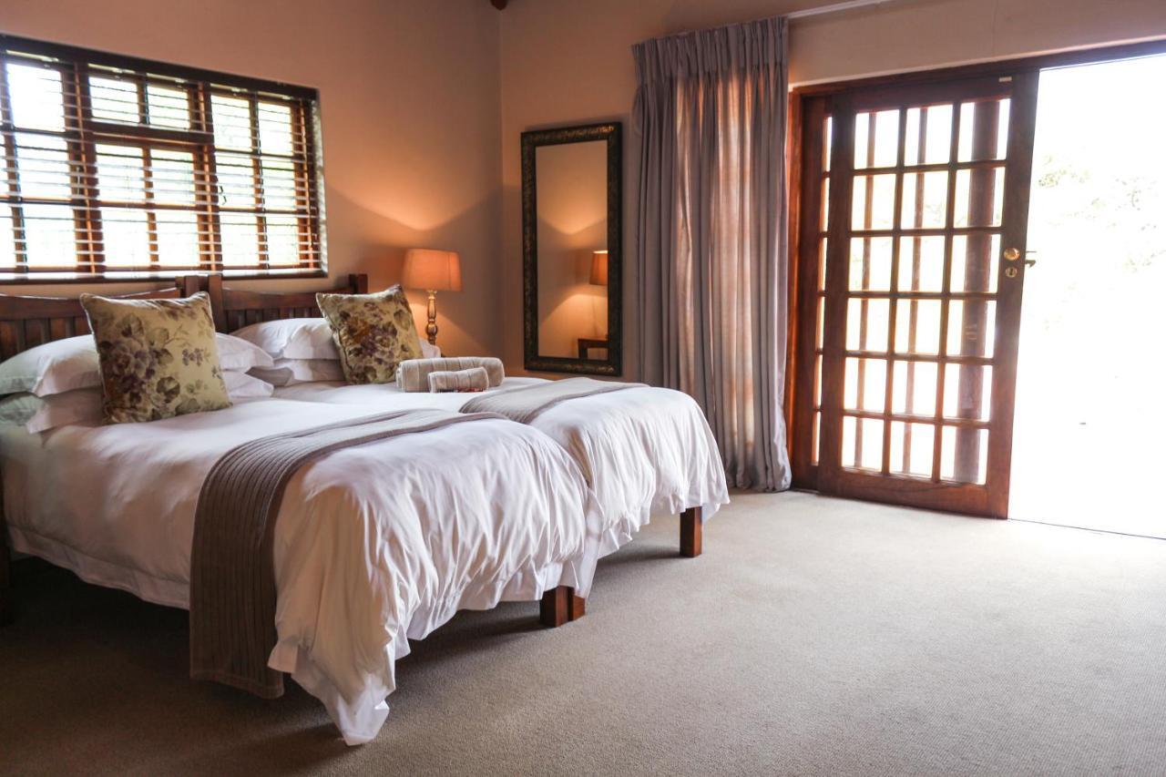 25 On Catherine Pretoria Bagian luar foto